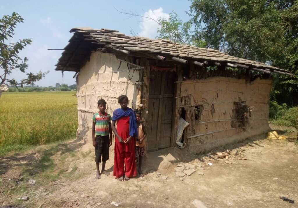 Sangeetas-children-lives-in-a-damaged-house- Sangeetas-children-lives-in-a-damaged-house-